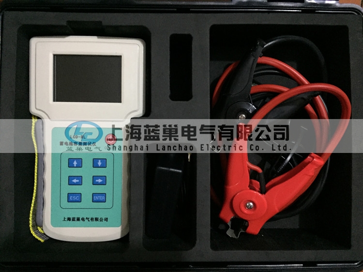 LCD-RL蓄電池容量測(cè)試儀，是快速準(zhǔn)確測(cè)量蓄電池健康狀態(tài)、荷電狀態(tài)以及連接電阻等參數(shù)的數(shù)字存儲(chǔ)式儀器。本儀表通過在線測(cè)試，能顯示并記錄單節(jié)及整組電池的電壓、內(nèi)阻、容量、溫度等重要參數(shù)，可自動(dòng)判別精確有效地挑出落后電池。